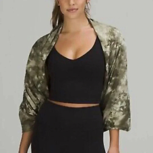 New Lululemon Customizable Snap Scarf - Picture 4 of 14